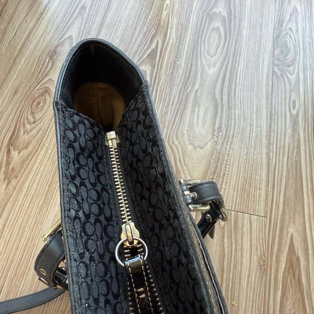 Vintage Y2K COACH Gallery Signature “C” Tote – Black Patent Trim (Style F12344) - Picture 15 of 15